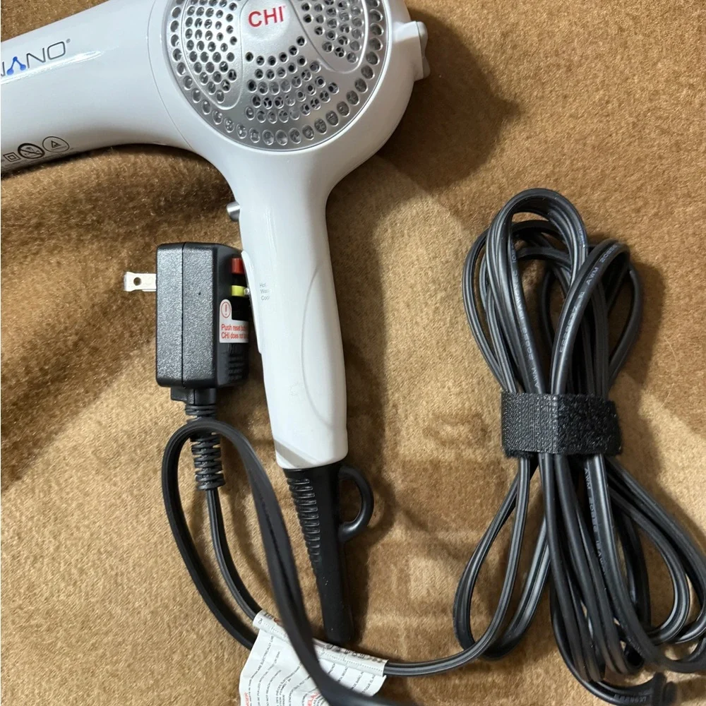 Chi pro Nano ionic technology Silver Blue Light Cleaner air Hair Dryer like new - Picture 9 of 14
